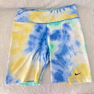NWOT Nike women’s tie dye biker short 7” sz L